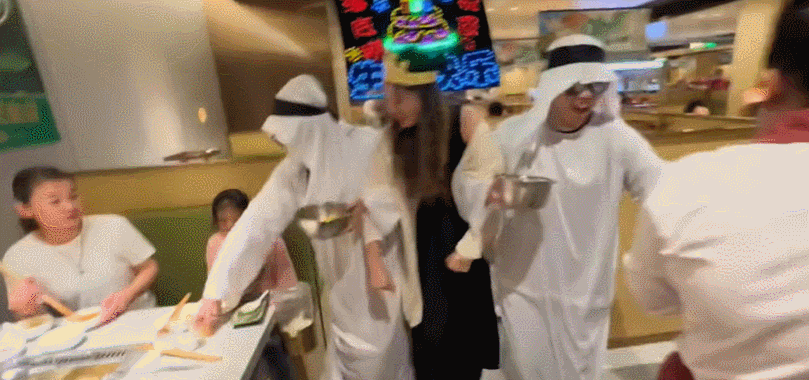 卡塔尔土豪也来海底捞了？让生日趴“社死”再升级！网友：除了寿星，其他人都好高兴！
