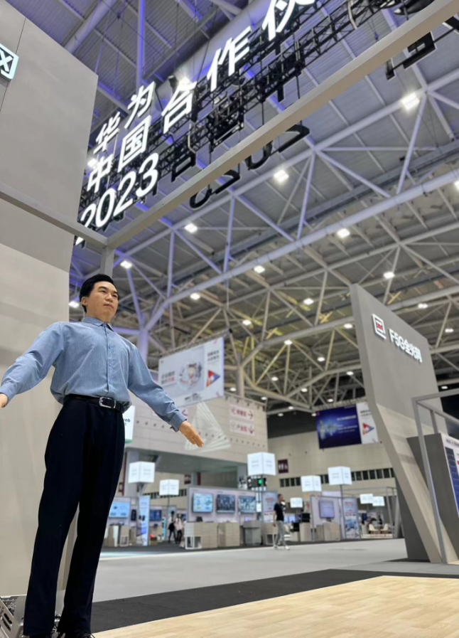 2023华为伙伴大会现场惊叫连连，竟是因为他......