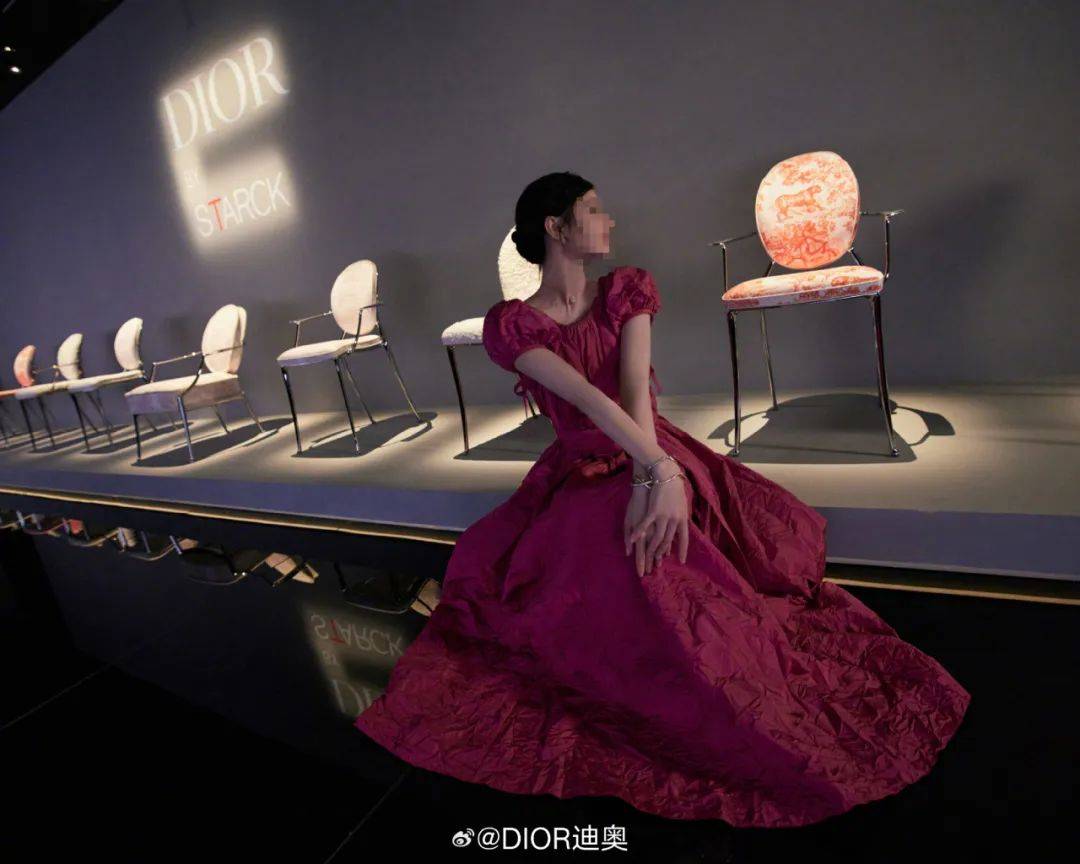 周杰伦Dior霸屏的那一夜，只有Prada满眼是泪