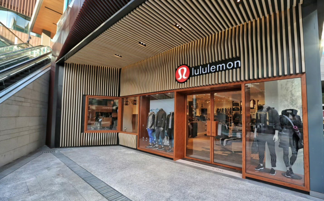 中产三件套的lululemon，在中国走向下沉市场