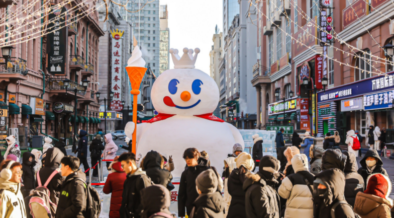 蜜雪冰城“年会”秘密基地曝光，瑞幸绷不住了！