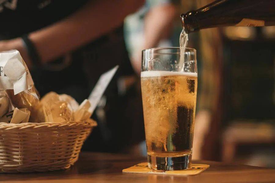 重庆啤酒遭子公司索赔6.32亿元 高端化产品也卖不动了