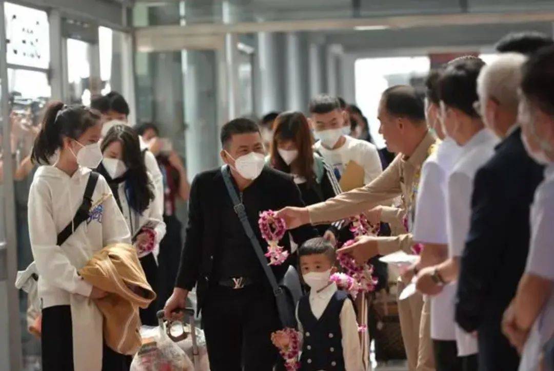 机票预定量涨2000%，副总理接机，中国游客涌入泰国