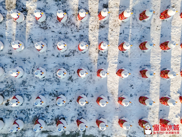 蜜雪冰城“年会”秘密基地曝光，瑞幸绷不住了！