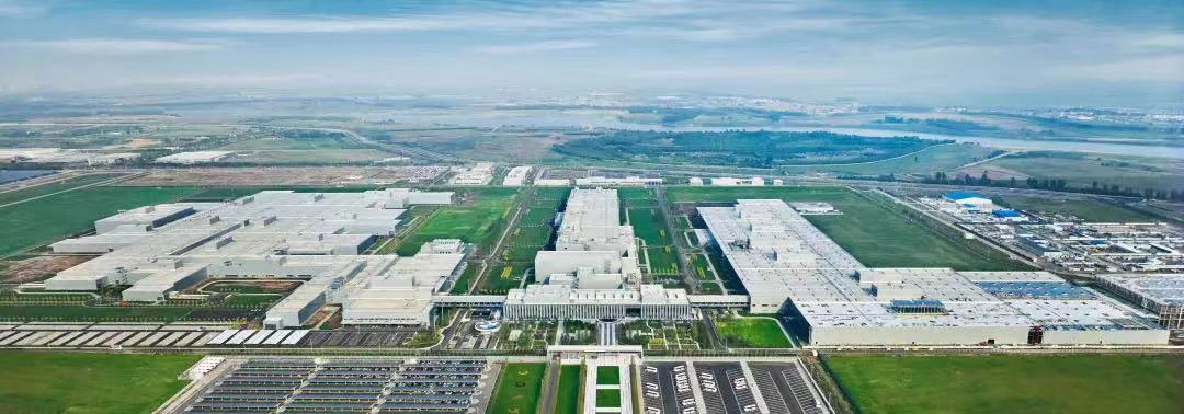 从BMW iFACTORY战略到全球首发数字情感交互概念车，宝马如何领跑数字化转型