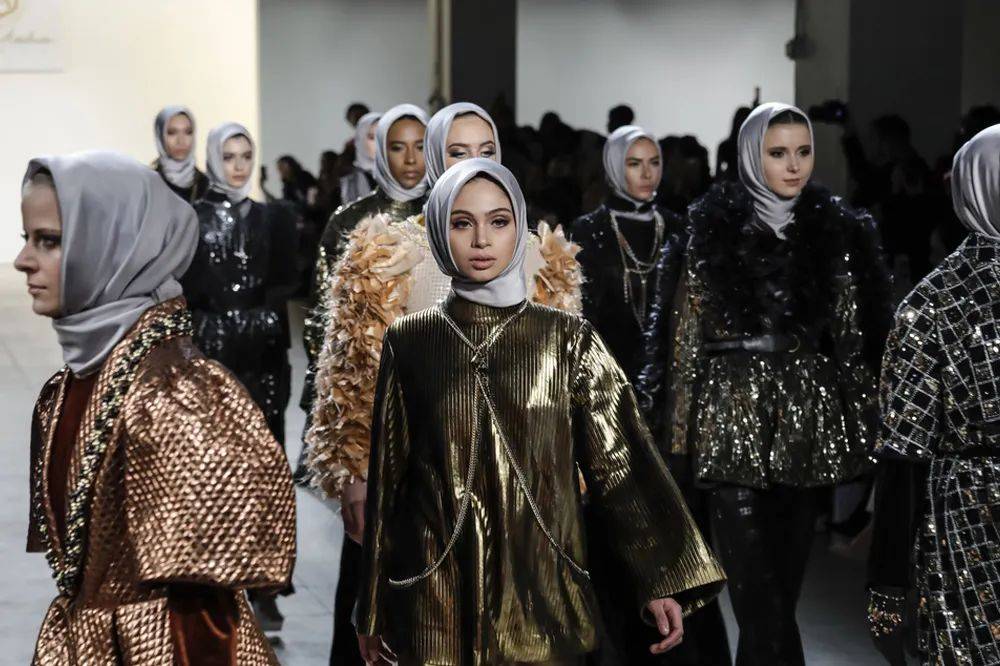脱下黑袍，沙特时装业摆脱进口走向世界