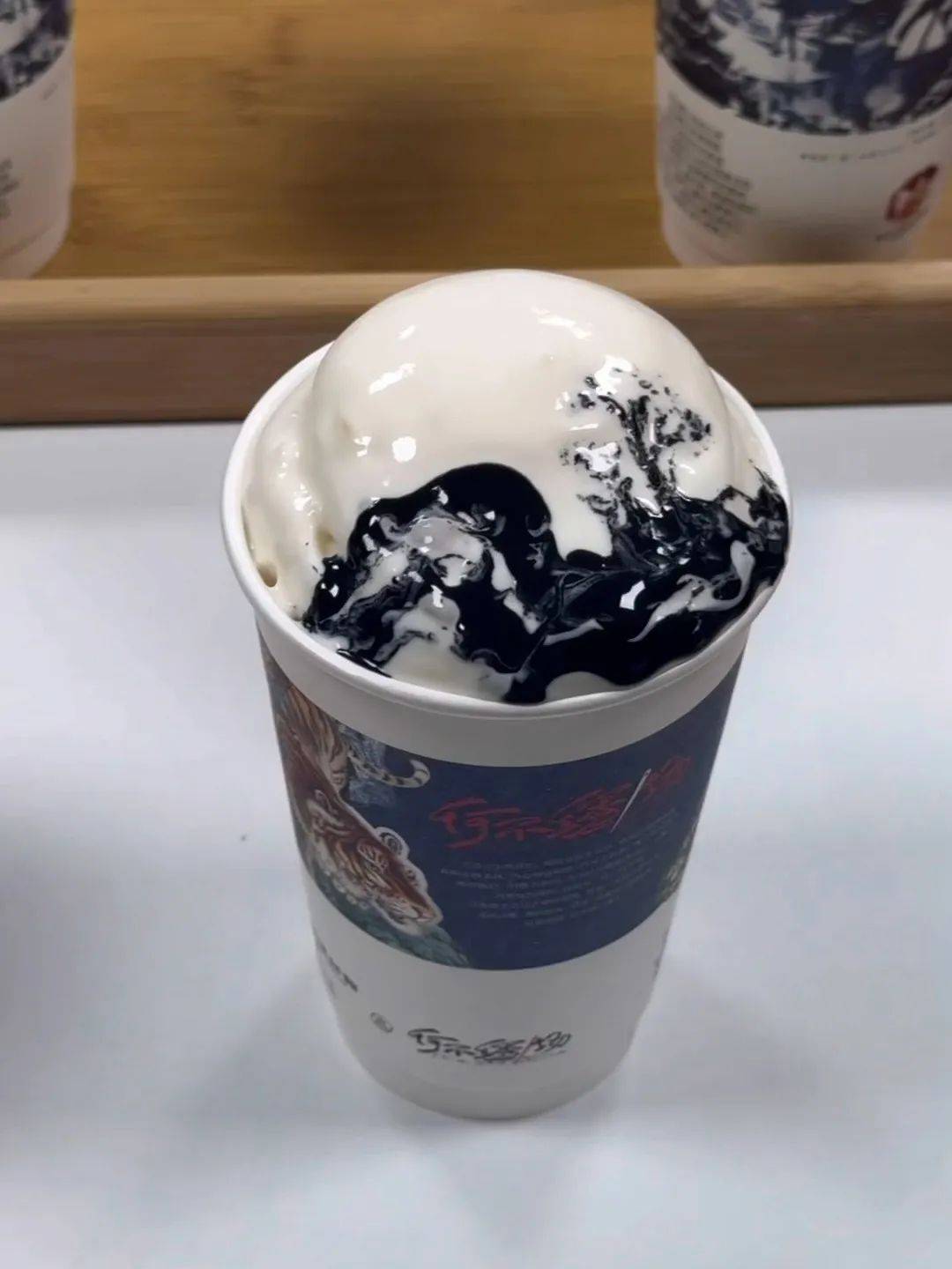 茶颜悦色竟在100w个纸杯上，办了个“画展”！