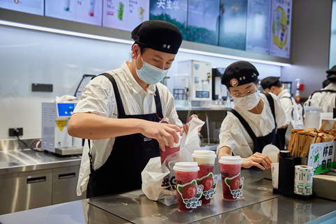 一年12亿杯，浙江县城的奶茶店，赚了“亿”元冲刺IPO