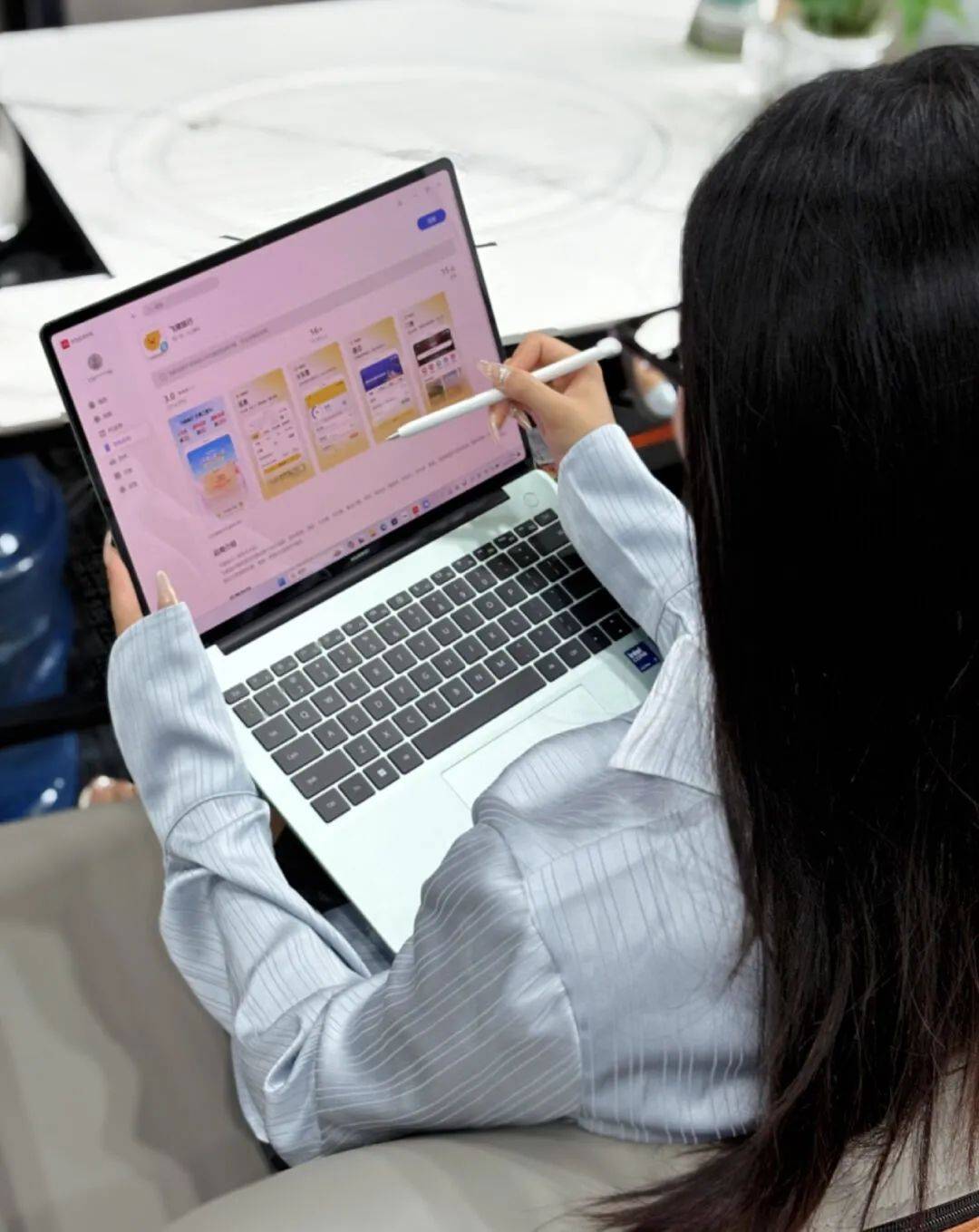 新款华为MateBook 14：开启OLED手写触控新纪元，引领PC高端大众体验