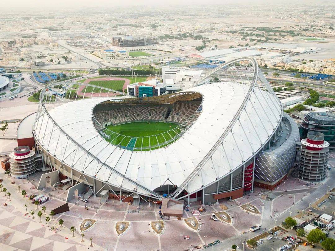 卡塔尔世界杯开幕，花掉2000多亿？设计抢先亮眼！网友：这是土豪国里，最懂设计的！