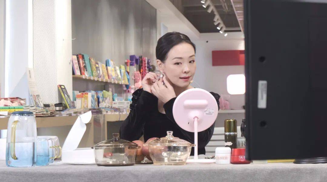 鸟哥笔记,直播带货,深响,直播间,主播,抖音