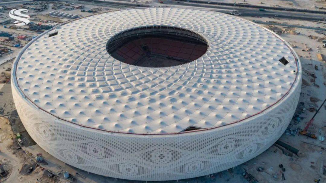 卡塔尔世界杯开幕，花掉2000多亿？设计抢先亮眼！网友：这是土豪国里，最懂设计的！