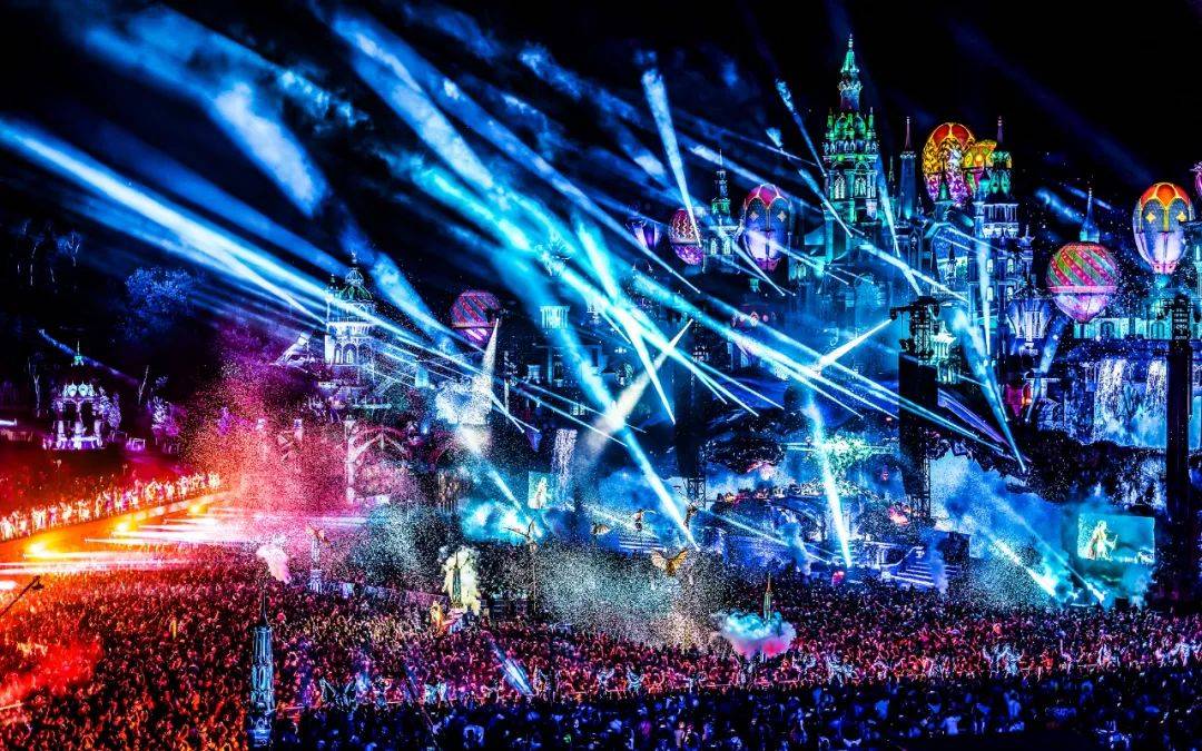 百威 x Tomorrowland，用最in的电音节撬动年轻圈层