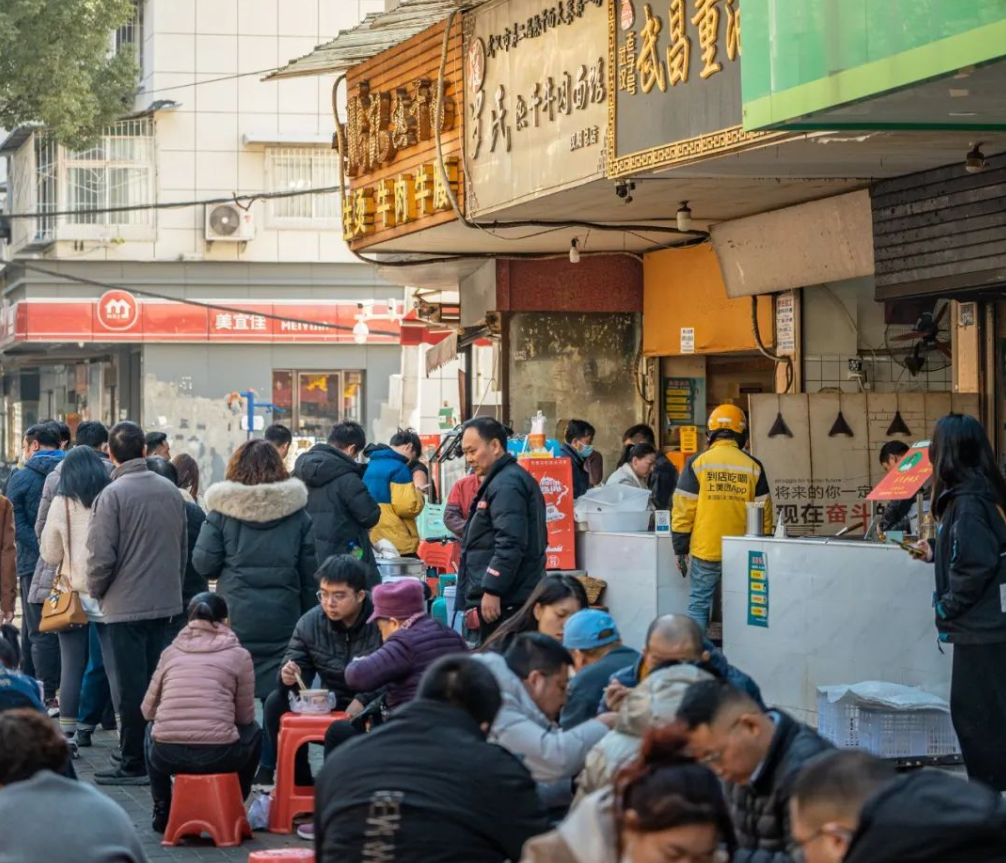 “黑马”武汉，凭什么反超杭州？| 城市商业系列