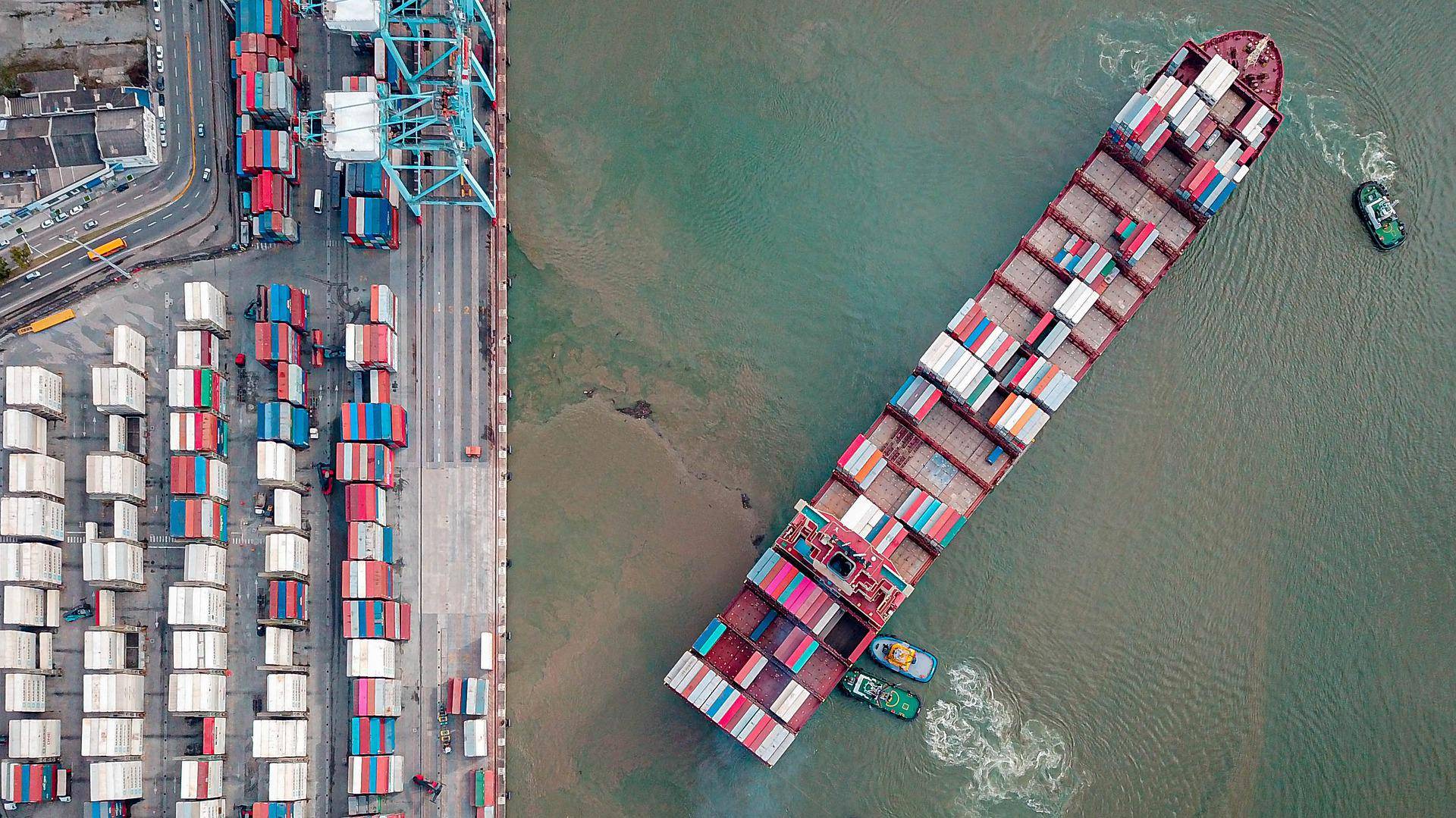 上海港货物出口量激增港口拥堵加剧（全球供应链乱成一锅粥）