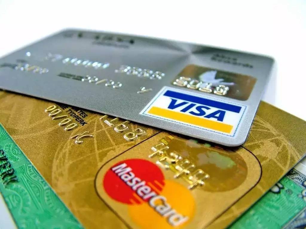 澳洲四大行如何选择适合的银行卡？如何跨境汇款？(跨境转账时间)